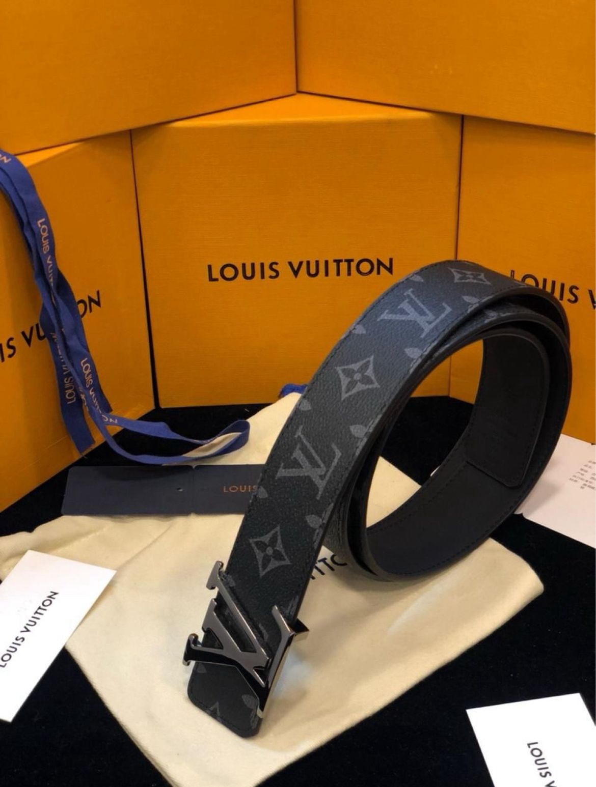 Louis Vuitton Curea LV